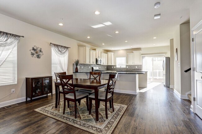 Building Photo - Massive 4 BR/2 Full BA & 2 Half BA EOG Tow...