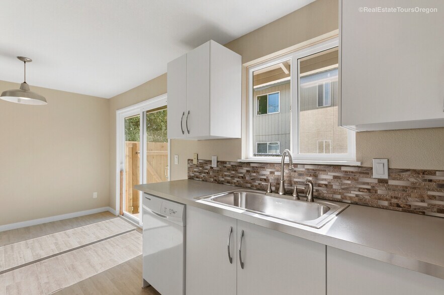 Kitchen - 151 N 29th Ave