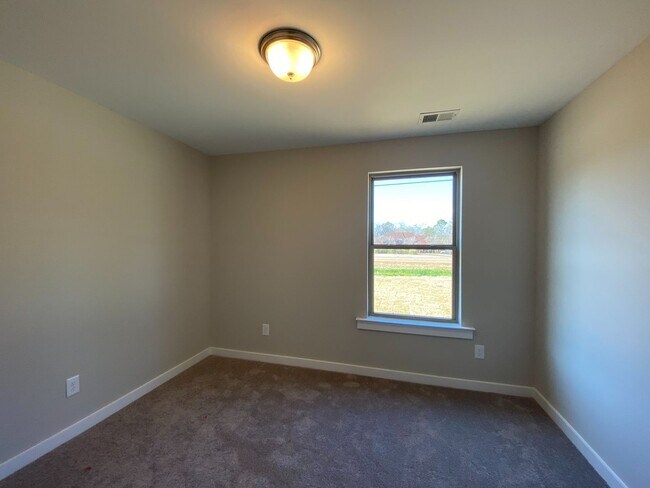 Building Photo - Gorgeous Home for Rent in Talladega, AL! A...