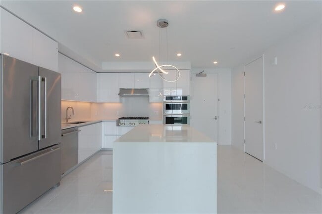 Building Photo - 400 Central Ave