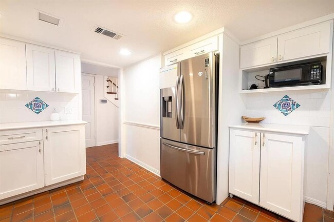 Building Photo - 6106 Cherrylawn Cir