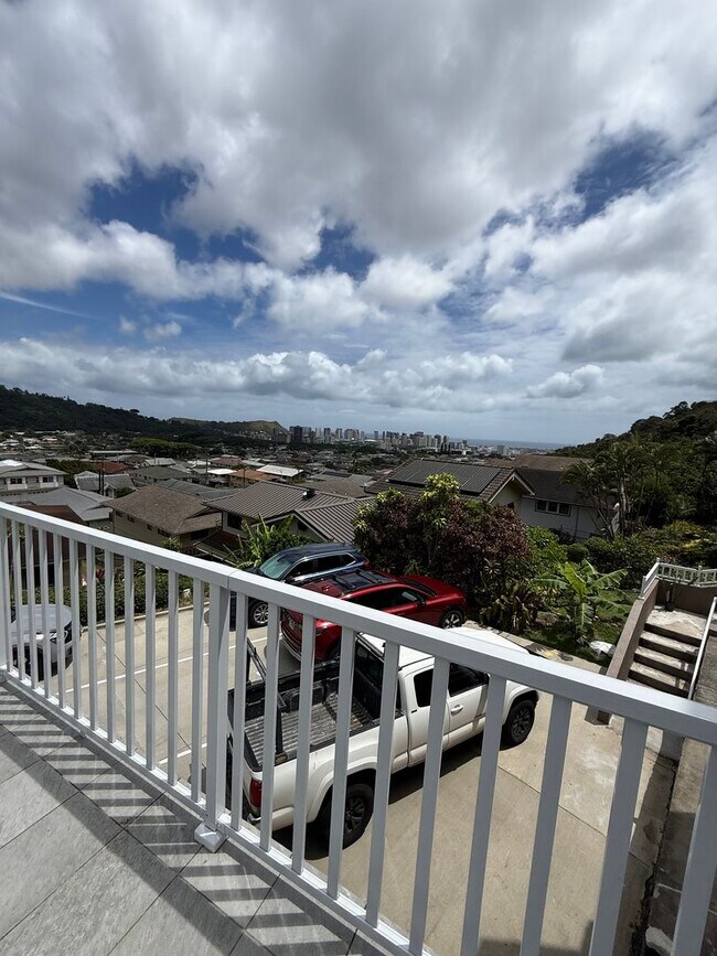 Building Photo - 2622 B Waolani Ave