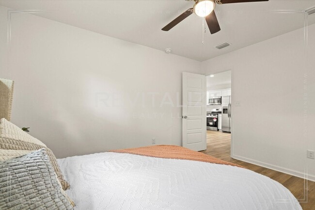 Building Photo - 4 Bed/2 Bath Home with Storage Shed in Sar...