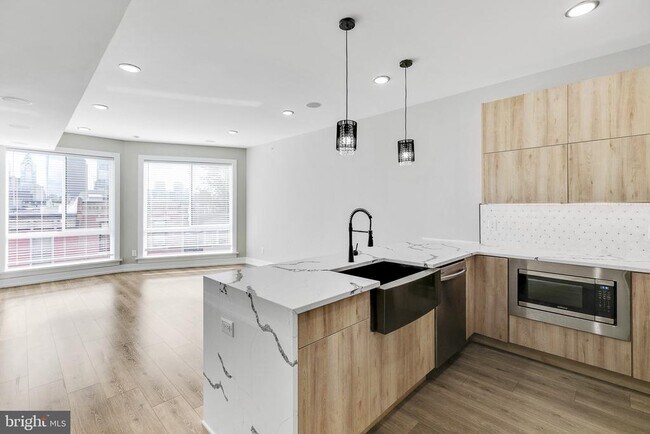 Building Photo - 1617 Brown St