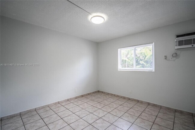 Building Photo - 6650 Miller Dr