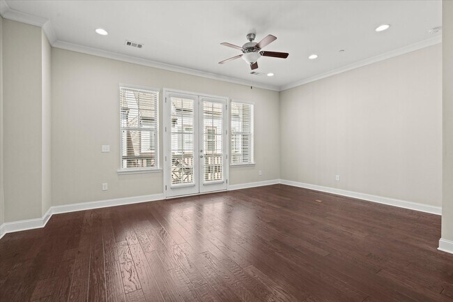 Building Photo - 545 Mirrormont Dr
