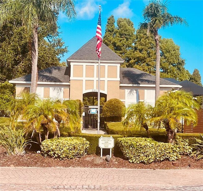 Building Photo - 2915 Pointeview Dr