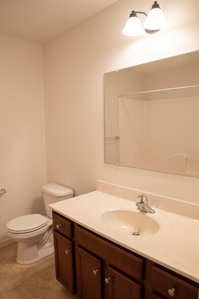 Building Photo - 635 Winding Ln