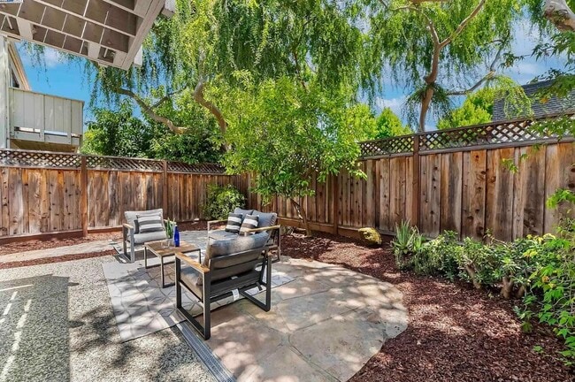 Building Photo - 163 Gladys Ave