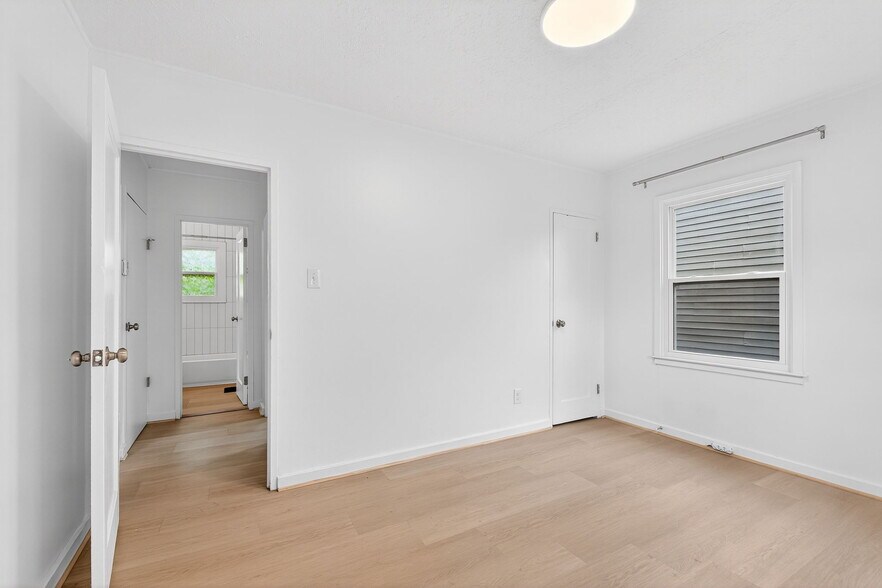 Building Photo - 849 Lyman Ave