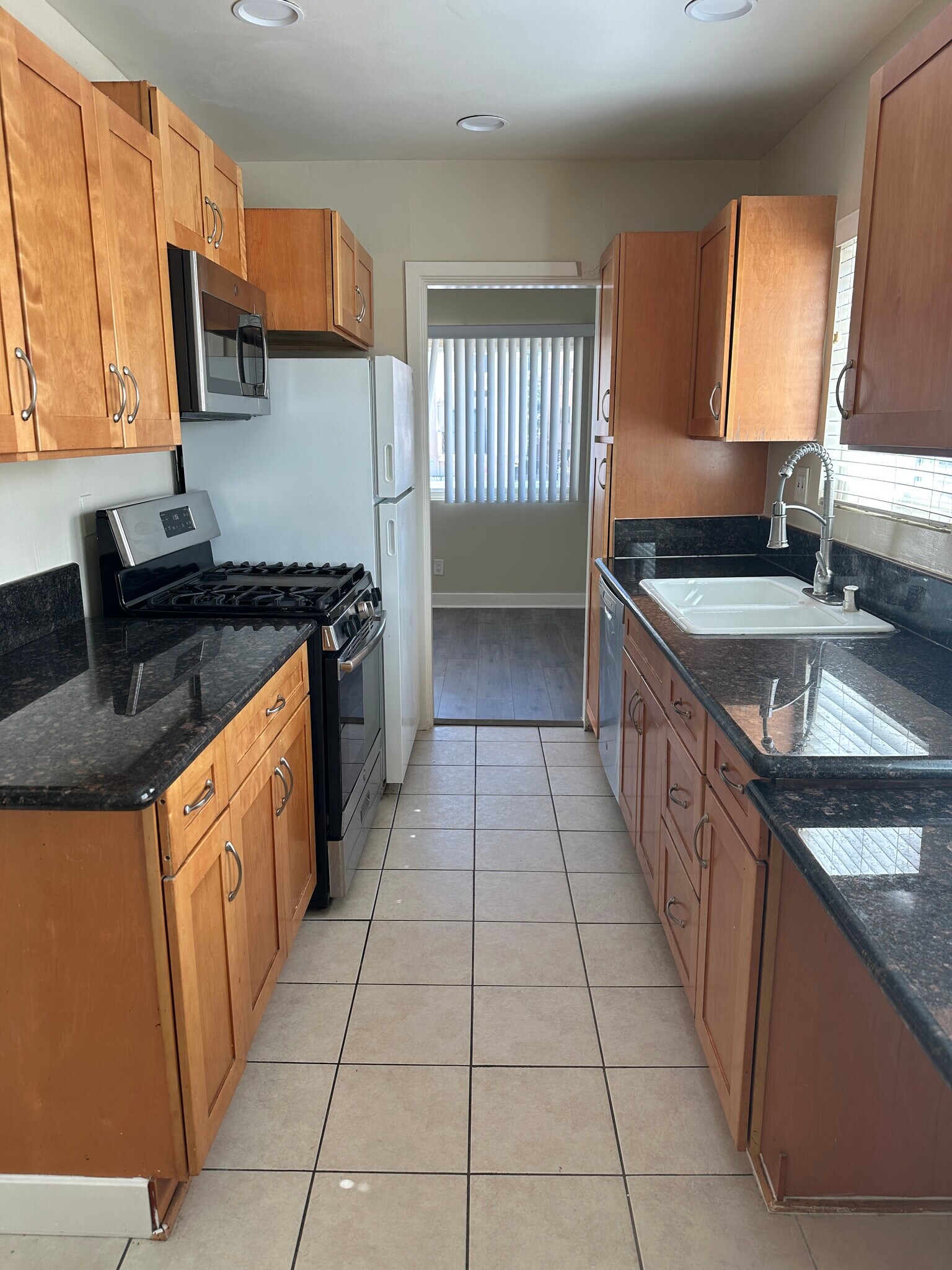 Kitchen - 21035 Bryant St