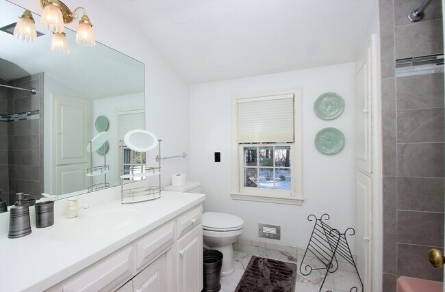 Building Photo - 74 Prynne Ridge Rd