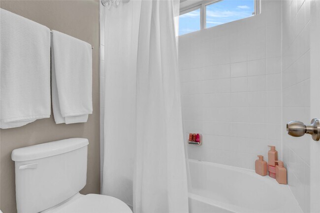 Building Photo - 2450 Garden Shadow Dr