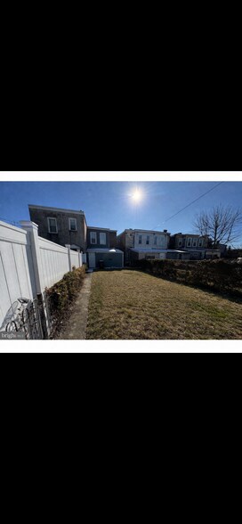 Building Photo - 616 W 6th St