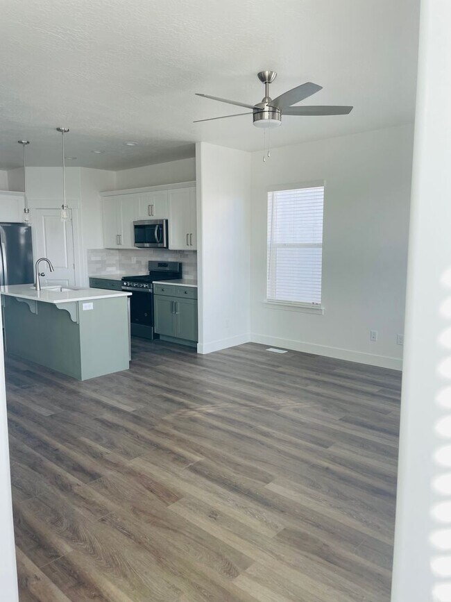 Building Photo - New Construction Townhome in Prime Riverton Location