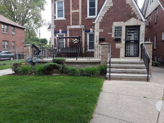 Building Photo - 7114 Thatcher St