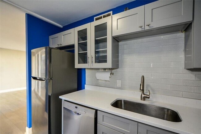 Building Photo - 620 Peachtree St NE