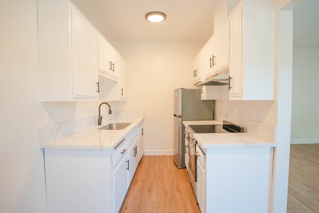 Primary Photo - 821 W 167th St