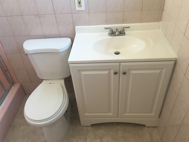 Building Photo - 720 N 66 Terrace