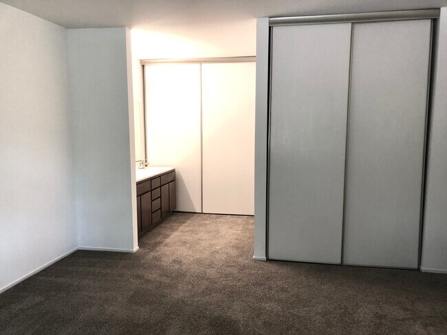 Primary Bedroom Ensuite - 2405 Deer Tree Ct