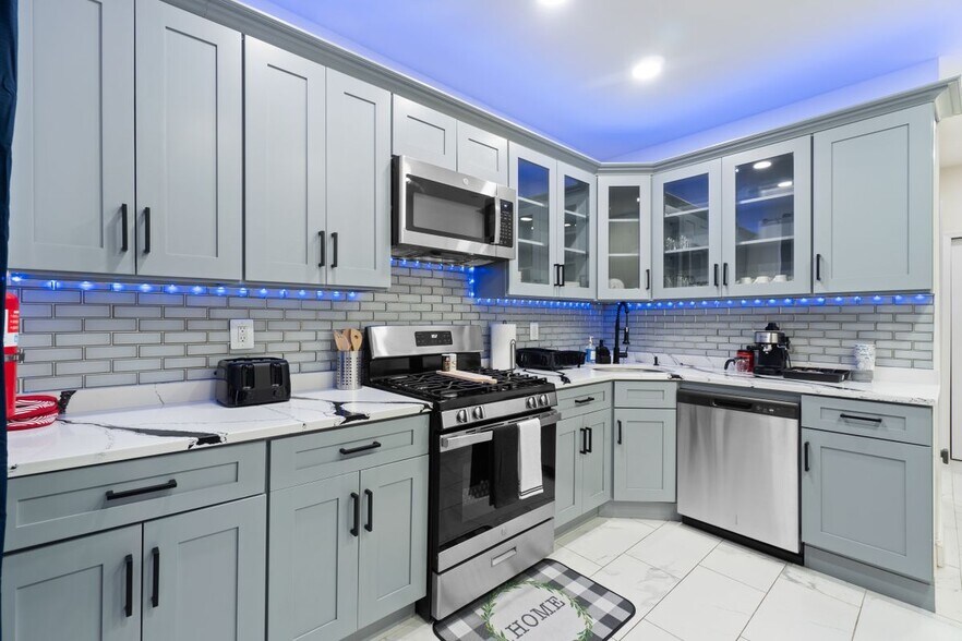 Building Photo - 92 Stuyvesant Ave