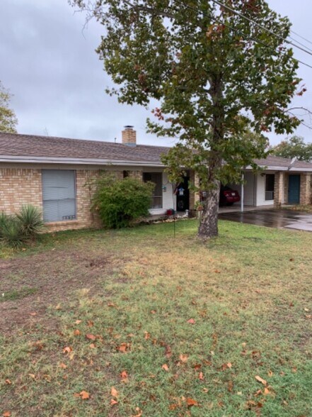 Primary Photo - 1805 Greenwood Ln