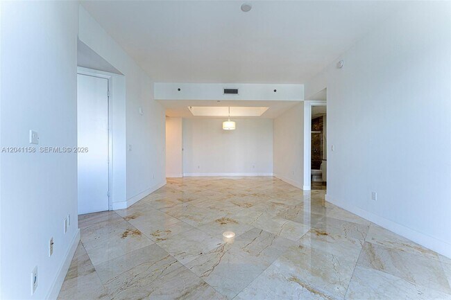 Building Photo - 15901 Collins Ave