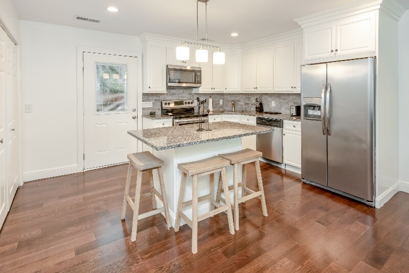 Building Photo - 5011 Jenkins Ave