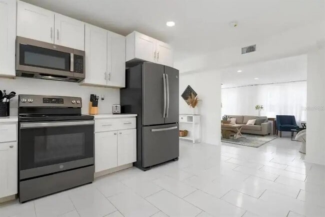 Building Photo - 2539 Trinidad St