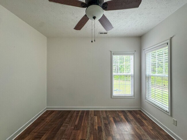 Building Photo - Lovely 4 Bed 2 Bath Home in Westgate