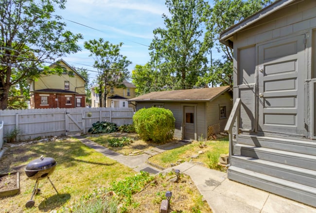 Building Photo - 157 E Oakland Ave