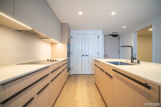Building Photo - $4600 /1 Bed +DEN / 1 Bath Elevated Island Living at The Park at Ward Village