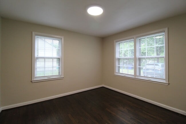 Building Photo - June FREE On This Updated 1 Bedroom 1 Bath Duplex in Navy Hill Area in Olathe