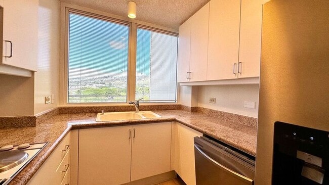 Building Photo - 2047 Nuuanu Ave