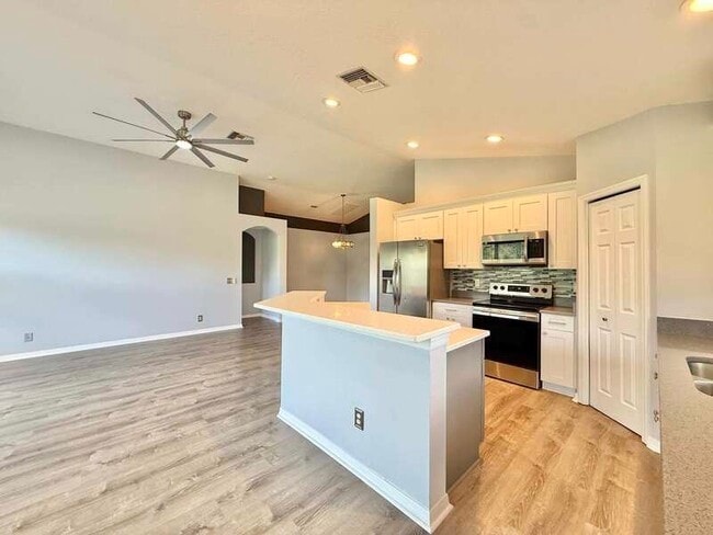 Building Photo - 838 Addison Dr NE