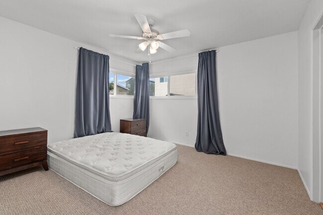 Building Photo - Attached garage!