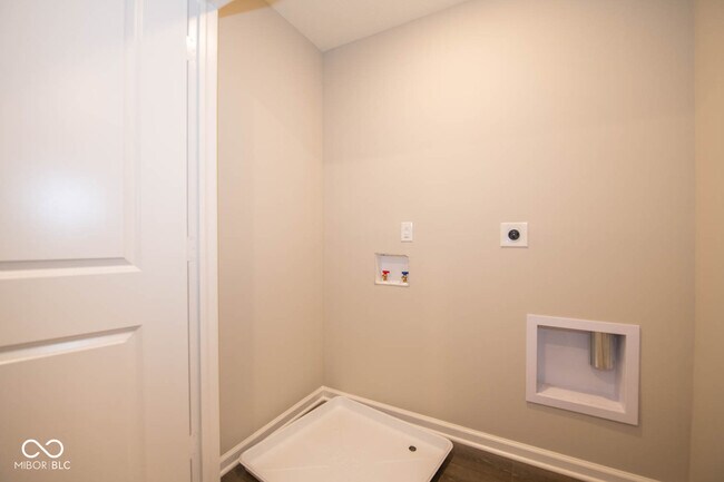 Building Photo - 6433 Yuma Ct