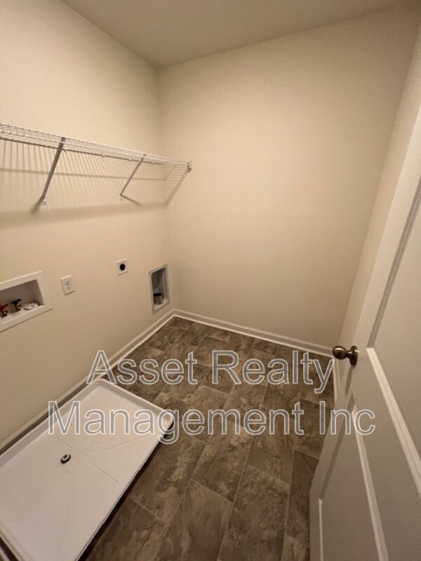 Building Photo - 305 Aspen Dr