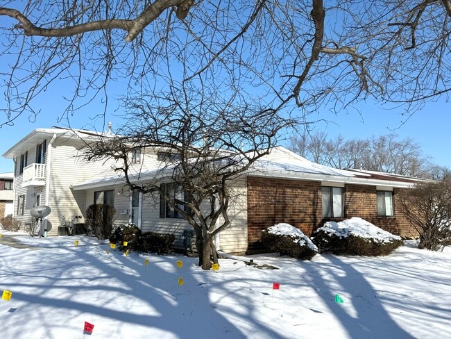 Building Photo - 1313 Wakeby Ln