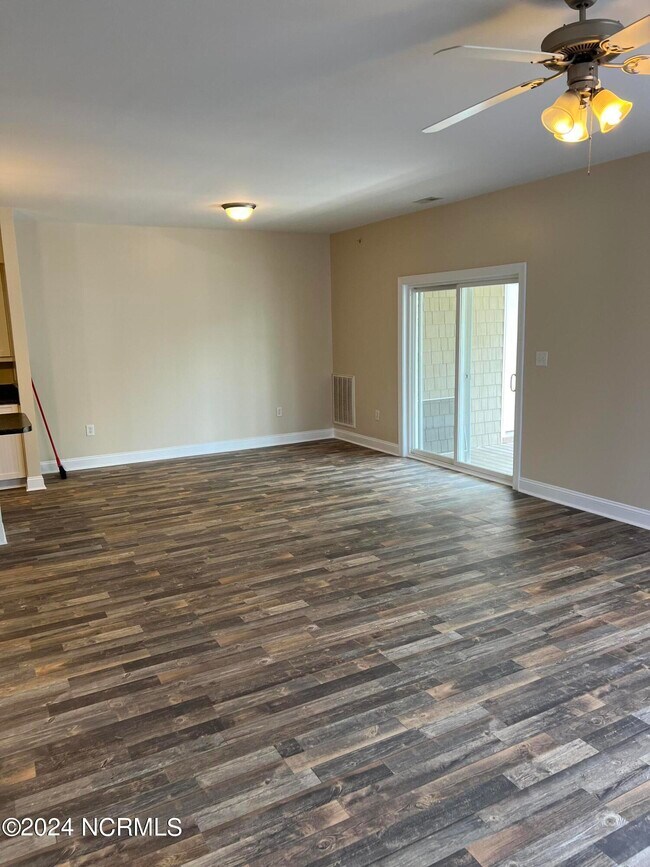 Building Photo - 200 Lighthouse Ln