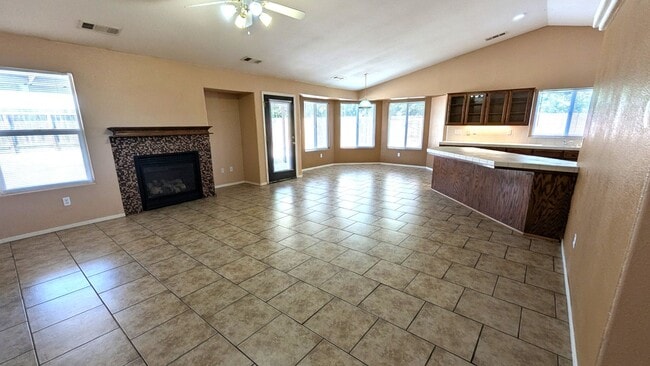Building Photo - Beautiful Westside 3 Bedroom 2 Bath Home