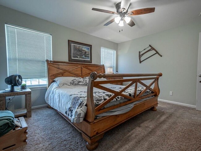 Building Photo - 3 bedroom 3 bath in Shawnee Heights