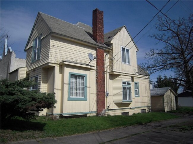 Building Photo - 800 20th Ave