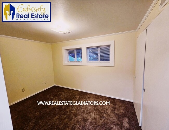 Building Photo - Pet Friendly Fresh 3 bed 2 bath with fully fenced yard