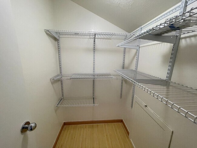 Building Photo - Crosspointe Centrally Located in Honolulu ...