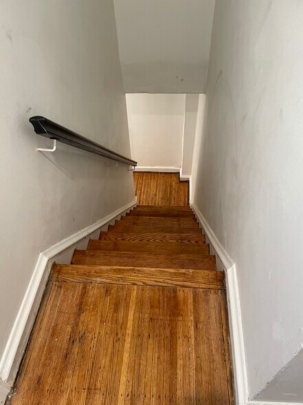 Building Photo - 6037 Castor Ave