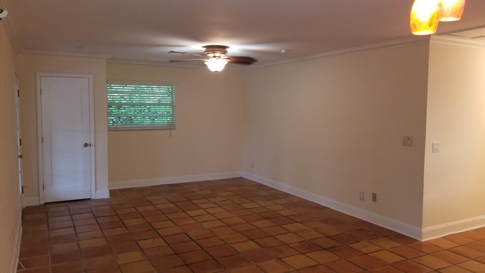 Building Photo - 1475 Curlew Ave