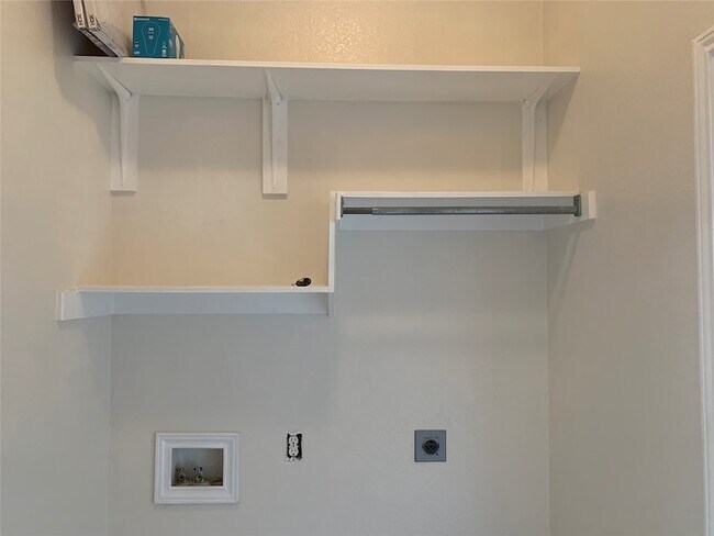 Building Photo - 4725 Park Bend Dr