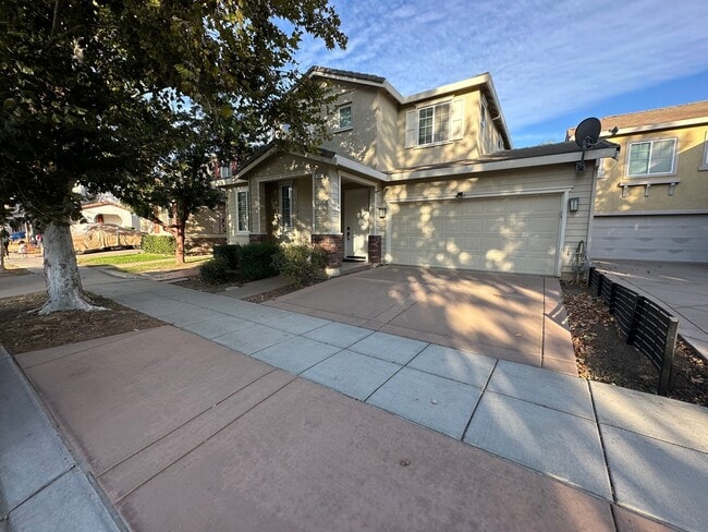 Building Photo - Beautiful 4 Bedroom, 3 Full Bath W/ Office...