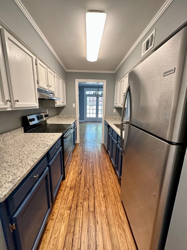 Building Photo - 1994 Peabody Ave